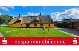 Haus kaufen in 24896 Treia, Charmante Reetdachkate mit Doppelgarage, Einzelgarage und gepflegtem Garten