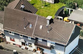 Doppelhaushälfte kaufen in 57271 Hilchenbach, Zwei separate Doppelhaushälften auf zwei Grundstücken mit zwei Garagen und zwei Gartenhäusern