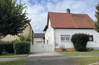 Doppelhaushälfte kaufen in 76698 Ubstadt-Weiher, Einzigartige Chance in Ubstadt-Weiher! Teilsanierte Doppelhaushälfte sucht neuen Eigentümer!