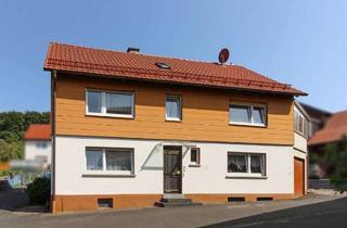 Haus kaufen in 36115 Ehrenberg, Zweifamilienhaus mit Scheune – Modernisierungs- und Gestaltungspotenzial für Handwerker