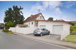 Einfamilienhaus kaufen in 53859 Niederkassel, *Niederkassel-Rheidt: Charmantes Einfamilienhausmit gemütlicher Hofanlage und großer Doppelgarage*