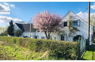 Bauernhaus kaufen in 40670 Meerbusch, Charmanter früherer Bauernhof bietet modernen Wohnkomfort, Ausbaupotenzial und schönen Garten