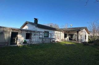 Haus kaufen in 86850 Fischach, Bungalow mit An-/Aus-/Neubaupotential
