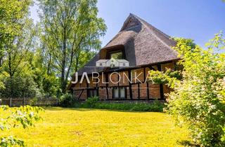 Haus kaufen in 21514 Roseburg, Historische Reetdachkate im grünen Ortskern mit Baugrundstück - Courtagefrei für Käufer