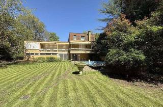Villa kaufen in 66132 Saarbrücken, Viel Raum für Visionen – Repräsentative Villa mit Entwicklungspotenzial in 66132 Saarbrücken Halberg