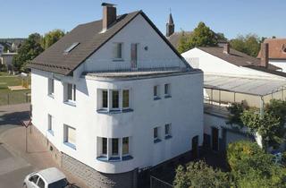 Haus kaufen in 63762 Großostheim, 2 Familienhaus - schöner Garten - 2 Garagen - Potential für mehr