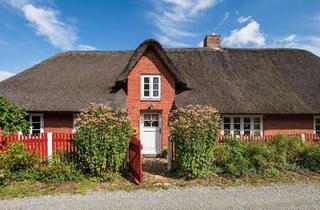 Haus kaufen in 25920 Risum-Lindholm, Idyllisch, friesisch, gemütlich und mit viel Potenzial: Tolles Reetdachhaus in ruhiger Lage.
