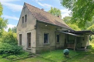 Haus kaufen in 15755 Schwerin, Kleines Häuschen auf Traumgrundstück mit Neubaupotential und privatem Seezugang