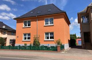 Haus kaufen in 17139 Malchin, Vielseitig nutzbar: Gepflegtes Objekt - 3 Einheiten - Garagen - Carport - Teich...