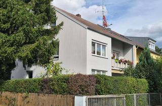 Haus kaufen in 86179 Haunstetten, Solide vermietetes Zweifamilienhaus in Form einer DHH mit Balkon, Garten und Garage in ruhiger Lage