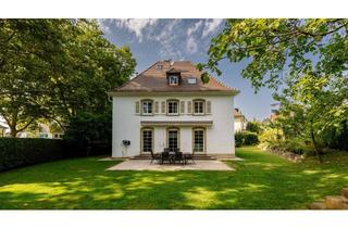 Villa kaufen in 79104 Herdern, Im Bieterverfahren: Herrliche, freistehende Stadtvilla mit großem Garten im idyllischen Herdern