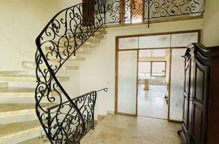 Haus kaufen in 71397 Leutenbach, Großzügiges 4-5 Familienhaus mit 4 Garagen und mehreren Stellplätzen in begehrter Aussichtslage