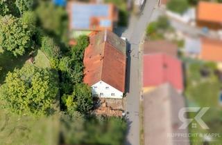 Doppelhaushälfte kaufen in 92705 Leuchtenberg, Doppelhaushälfte an der Burgmauer Leuchtenberg, Sanierungsobjekt mit Ausblick und Potenzial