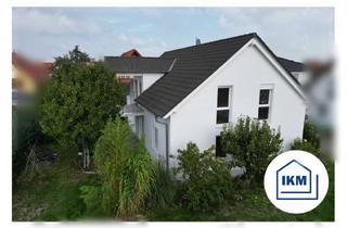 Haus kaufen in 04509 Schönwölkau, Zweifamilienhaus mit Carport, Balkon und Terrasse sucht neuen Eigentümer