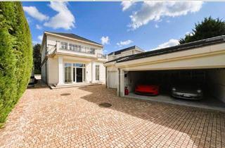 Villa kaufen in 61350 Bad Homburg, VON POLL - BAD HOMBURG: Energieeffiziente Villa mit Pool und 3 Garagen in einzigartiger Blicklage