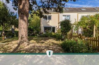 Reihenhaus kaufen in 23730 Neustadt, Vermietetes Endreihenhaus mit großem Garten, ausgebautem Dachboden und zwei optionalen Garagen