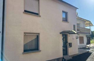 Haus kaufen in Kapellenstraße, 97720 Nüdlingen, Renovierungsbedürftiges Wohnhaus mit zwei Wohneinheiten