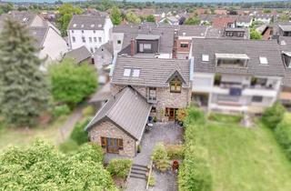 Haus kaufen in 53225 Beuel, Gebäude-Ensemble mit drei Haustüren