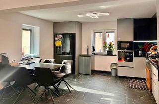 Haus kaufen in 97243 Bieberehren, Charmantes Zweifamilienhaus mit saniertem Wohnbereich und Ausbaupotenzial auf großem Grundstück!