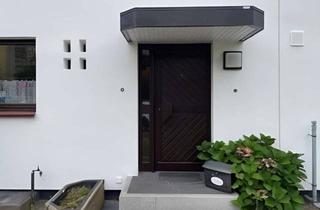 Reihenhaus kaufen in 22880 Wedel, Charmantes Reihenhausjuwel mit frisch sanierter Fassade und liebevoll gepflegtem Charakter.