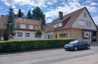 Haus kaufen in Am Burggraben 21, 37079 Göttingen, Für Anleger: Zwei Zweifamilienhäuser mit großem Grundstück und 13 Garagen in Göttingen Elliehausen