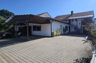 Haus kaufen in 84478 Waldkraiburg, Attraktives Zweiparteienhaus mit Garage und Stellplätzen