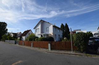 Einfamilienhaus kaufen in 63303 Dreieich, Großzügiges 7-Zimmer-Einfamilienhaus mit Garten in Dreieich-Sprendlingen auf einem 444 m² Grundstück