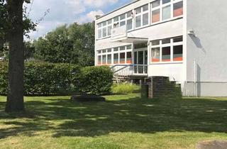 Gewerbeimmobilie kaufen in Industriestraße 19, 23843 Bad Oldesloe, Vermietete Gewerbehalle mit Bürogebäude und Bauland