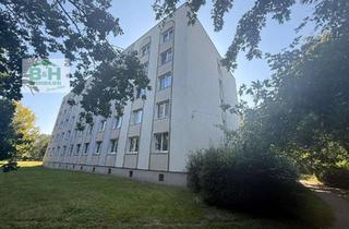 Anlageobjekt in 06766 Bitterfeld-Wolfen, Renditeobjekt mit 75 Wohneinheiten Bj. 1979 inkl. 26 Garagen, 50 Stellplätze, 7765 qm Grst.