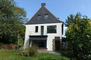 Anlageobjekt in 58730 Fröndenberg, Idylle mit Blick ins Ruhrtal: 3-Familienhaus mit Bauland in Fröndenberg