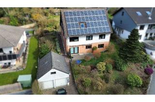 Anlageobjekt in 53804 Much, Platz für die ganze Familie: Gepflegtes Einfamilienhaus mit ELW in ruhiger Lage im Zentrum von Much!