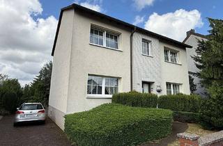 Anlageobjekt in 59174 Kamen, Charmantes Zweifamilienhaus mit viel Potential auf großem Grundstück!