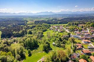 Grundstück zu kaufen in 83620 Feldkirchen-Westerham, Spektakuläre Panoramablicke bis zu den Alpen: Baugrundstück mit historischem Charme