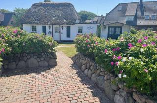 Grundstück zu kaufen in Alte Dorfstr., 25992 List, Baugrundstück mit vorhandener Baugenehmigung für ein EFH plus einzigartiges bestehendes Reetdachhaus