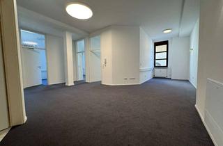 Gewerbeimmobilie kaufen in 73525 Schwäbisch Gmünd, Attraktive Gewerbeimmobilie mitten in Schwäbisch Gmünd – ideal für Büro oder Praxis!