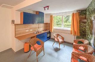 Praxen kaufen in 31157 Sarstedt, Wohnen & Arbeiten in Sarstedt: Gepflegtes Wohnhaus mit Praxis-/Gewerbeeinheit