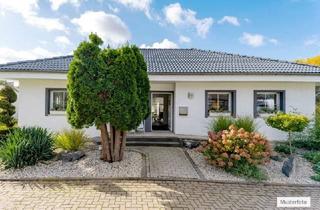 Haus kaufen in 99634 Straußfurt, Wohnhaus mit Garage in 99634 Straußfurt - Nicht verpassen! ++ PROVISIONSFREI