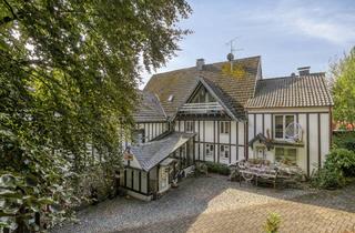 Einfamilienhaus kaufen in 51688 Wipperfürth, Außergewöhliches Anwesen mit mehreren Häusern mitten in der Natur