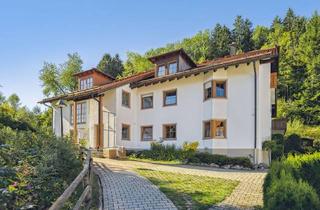 Wohnung kaufen in 87487 Wiggensbach, Vermietete 2-Zimmer-Dachgeschosswohnung mit Balkon und Stellplätzen in Wiggensbach–Egg