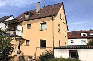 Haus kaufen in 70327 Stuttgart, Stuttgart - Sanierungsobjekt - Freistehendes 2-3-Familienhaus mit Entwicklungspotential, Garage & Garten.