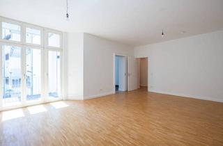 Wohnung kaufen in Luisenstraße 45, 10117 Berlin, Berlin - Exklusive 3-Zimmer-Gründerzeit-Wohnung mit Süd-Balkon in einem aufwendig sanierten Altbau
