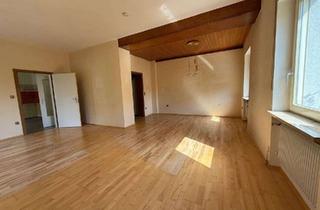 Wohnung kaufen in 95028 Innenstadt, Großzügige Eigentumswohnung (WFL ca. 163 m²) - sanierungsbedürftig - im EG einer Stadtvilla - zentr