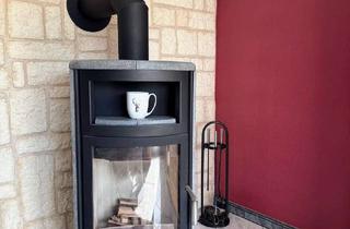 Wohnung kaufen in 41515 Grevenbroich, Charmante Eigentumswohnung mit eigenem Eingang und Kamin – Wohnflair wie im Haus