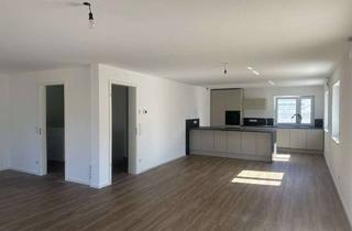 Wohnung kaufen in Sultenstr., 85586 Poing, Familientraum! Wohnen auf zwei Ebenen mit Topausstattung, ausreichend Platz und sonnigem Garten