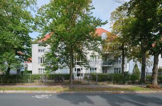 Wohnung kaufen in Stahnsdorfer Str. 86, 14482 Babelsberg Süd, Helle Dachgeschosswohnung in grüner und zentraler Lage mit Tiefgaragenstellplatz