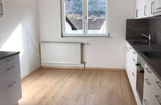 Wohnung mieten in 75365 Calw, Hochwertig sanierte Wohnung mit Einbauküche und Balkon: attraktive 4-Zimmer-Wohnung in Calw