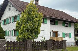 Haus kaufen in 87480 Weitnau, Traditionelle Wohnhaus mit Blick ins Grüne, mit zwei Wohneinheiten in 87480 Weitnau - Wengen
