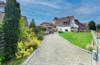 Haus kaufen in 91443 Scheinfeld, Charmantes Zweifamilienhaus mit großem Garten in ruhiger Lage – inkl. Doppelcarport!