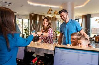 Gewerbeimmobilie kaufen in 83607 Holzkirchen, Hotel mit 2 Ladengeschäften & vielseitigem Umnutzungspotenzial – Top-Standort im südlichen Münchner Umland