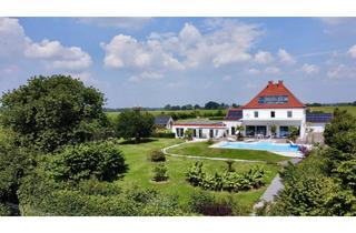 Anlageobjekt in 33154 Salzkotten, Verdienen Sie sich eine goldene Nase: Villa mit Pool, luxuriösem Wellnessbereich, Parkgrundstück.